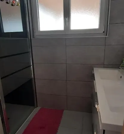 La Catulle Maison Proche Du Port Et De La Holiday home *